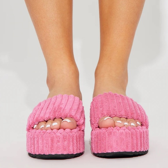 Fashion Nova Jiggie Slippers, 9 - Picture 2 of 11